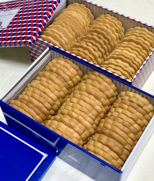 行列ができる人気焼き菓子店』by せいらんこ : マモン エ
