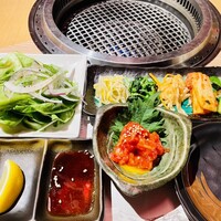 近江うし焼肉 にくTATSU 銀座店 - ナムルなどの前菜