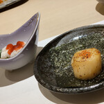 池袋 鮨 貴山 - ホタテの磯部焼きとハモの湯引き！