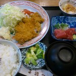 三遊司 - とんかつ御膳1250円小鉢が付いてます