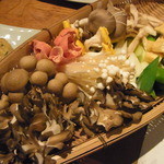 じどりや 穏座 - とり鍋の野菜