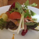 Metti,una sera a cena - ランチサラダ。オシャレ。