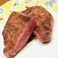 恵比寿 うしみつ - タン元の厚切りです。薄切りとは全く異なる食感。ラッコは厚切りの方が好きかな