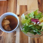 CAFE TANTON - 塩麹の炙り焼き豚丼~ネギ塩仕立て~（1000円）　セットスープ/セットサラダ