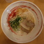 九州ラー麺 加虎 - エースラーメン(850円、真上から)