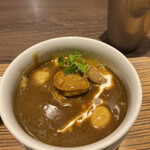 欧風カレー ガヴィアル - シーフードカレー１８００円。海老×３、帆立×２、マッシュルーム×３、アサリどっさり、うずらの卵という具材です。コクのあるソースが、とても良かったです（╹◡╹）