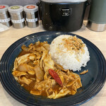 野菜を食べるカレーcamp - ランチ限定50食¥550の日替りカレー　この日は回鍋肉カレー
