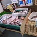 旬海 - 鮮魚もありますというか、魚屋さんですね