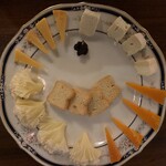 欧風料理とチーズのバル ケイズ - チーズ4種盛り
