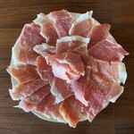 欧風料理とチーズのバル ケイズ - 生ハム　ハーフサイズ