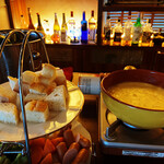 欧風料理とチーズのバル ケイズ - チーズフォンデュ