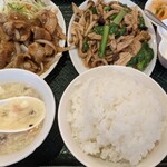 上海軒 - 味わいセット。880円なり
      白飯が見た目より多かったみたいで
      節約気味に食べたら余った(^^;)
      スープと杏仁豆腐はまあまあ
      漬けもんみたいなのには手を着けず