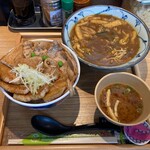 Ganso Butadon'Ya Tonton - 豚丼ハーフ&ハーフ（並）とカレー蕎麦