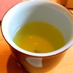 京うどん 生蕎麦 岡北 - 冷たいお茶を頂きました♪