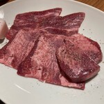 肉と鍋 さとり - タン３種盛り　１３８０円