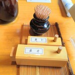 京うどん 生蕎麦 岡北 - 卓上調味料