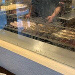 うなぎ屋 源内 - 店内入口から見る事が出来る焼台