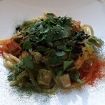 SALONE TOKYO - 浅草開化楼 カラヒグ麺 カジキマグロ・アサリ・オリーブ