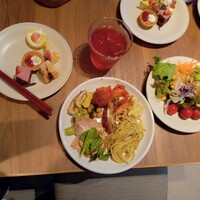 The Kitchen Salvatore Cuomo 三宮 - とりあえず取ったメニュー。ピザは現時点で全品品切れ中でした。