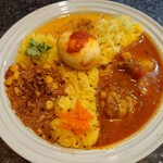 Curryshop Laboratory - 3種盛り＋玉子（1600円）2022年6月