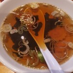 ホワイト餃子 - ワカメスープ