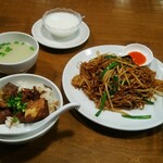 香港麺 新記 - 乾焼伊麺と牛腩飯(小)