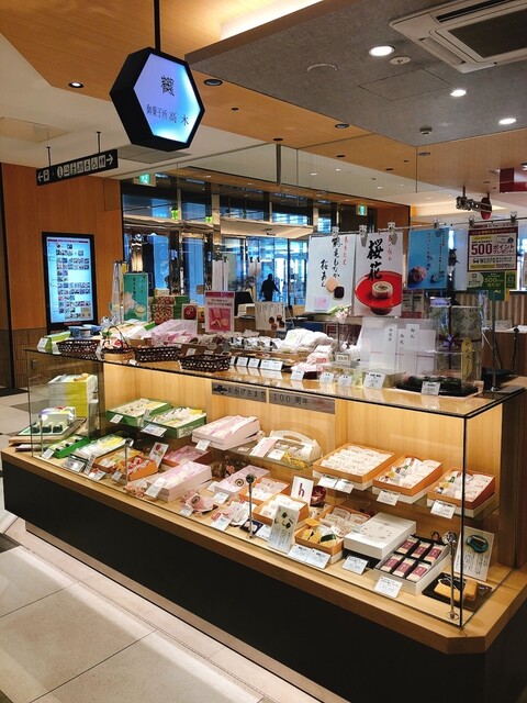 Okashi Dokoro Takaki Ekie Hiroshima Ten photo 5