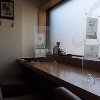 しら河 - 店内（カウンター席）