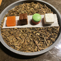 HANROK - 桃太郎トマトと梅のゼリー　西尾抹茶と苺のマカロン　レモンのギモーブ