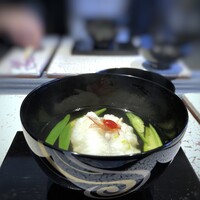 日本料理 TOBIUME - ＊器も素晴らしい、尾形光琳の「波」が描かれている蒔絵も素晴らしいですし、塗り椀も高級なのがわかります。