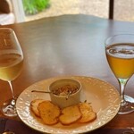 プティレストラン グーテ - グラスワイン白＆ノンアルコールビール  豚肉のリエット