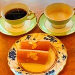 プティレストラン グーテ - アーモンドチュイール コーヒー＆ミルクティー