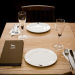 キッチンミルポワ - テーブル席　落ち着いた雰囲気の中お食事を、お楽しみいただけます