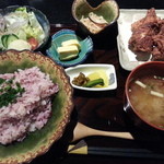 Ajisai - ランチ・じゃこと漬物のガーリック焼きめしとからあげセット￥1000