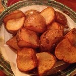 浪曼房 - フライドポテト。ジャガイモの素揚げなんだけど、皮付きで非常に良い感じですね！