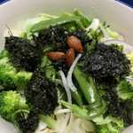 サトー商会 - 料理写真:今回は野菜サラダにたっぷり乗せて…