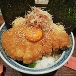 とんかつ 大希 - 特製タレかつ丼。かなり色々乗ってるかつ丼です。