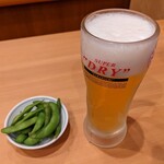 Gyouza Ichiba - 生ビール２２０円、お通し枝豆２２０円
