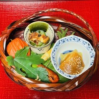 うかい鳥山 - 八　　寸: 特に丸茄子の胡麻和えが　良かったです。