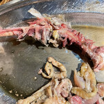 焼鳥丸万 - モモのバラした後の骨（ちょっと下手かも）