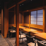 春鶯亭ひら - テーブル席