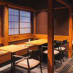 春鶯亭ひら - テーブル席