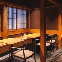 春鶯亭ひら - テーブル席