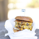 Yasuda Burger - 2019/11/30。ベーコンチーズバーガー＋パティ１枚追加。