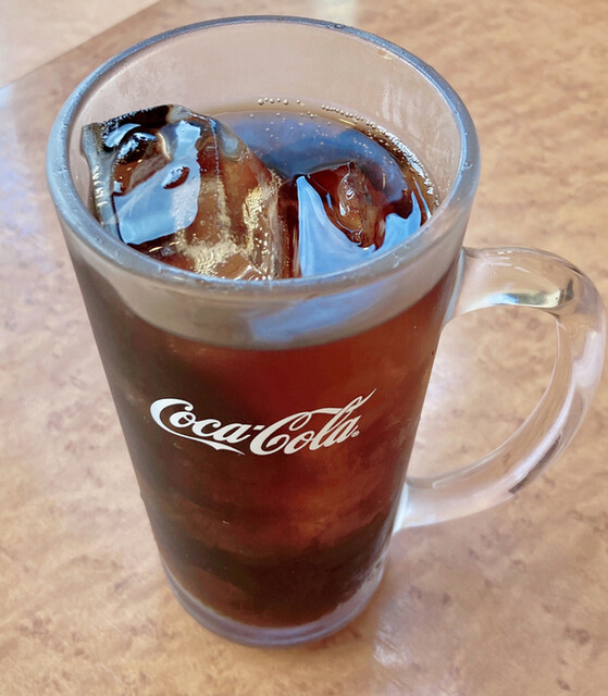 激レア❗️販売終了したフルーツ牛乳の空き瓶‼️ 瓶入り「明治フルーツ」4月1日をもって生産終了 ファンからは