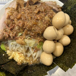 麺屋 歩夢 - ウズラの集合体。