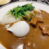 サンマルコ - ビーフカレー　ほうれん草と温泉卵のトッピング