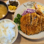 とんかつ高田 - 料理写真:ロースカツ定食エビ付