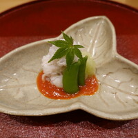 日本料理 直 - 鱧の落とし、きゅうり、スナップえんどう、梅肉醤油とパプリカのソース