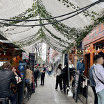 Lilly's Craft and Kitchen - Lilly"sではお店とオープンレストランの間に一工夫。でもこれ、パーマネント・オープンレストラン・プログラムのレギュレーションに合うのかな？